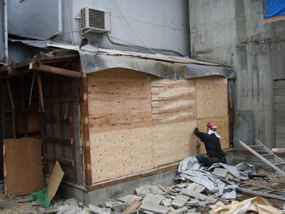 大阪曾根崎の木造建物解体